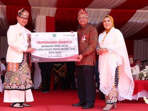 Bankjatim Serahkan Bantuan CSR & Branding Pasar di HUT Ke-22 Kota Batu Bankjatim Serahkan Bantuan CSR & Branding Pasar di HUT Ke-22 Kota Batu