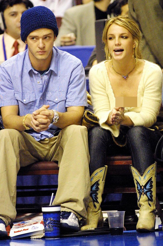 Pop star Britney Spears (l) and her boyfriend, singer Justin Timberlake of the group NSYNC arrive backstage at the 28th Annual American Music Awards 08 January 2001 in Los Angeles. Spears is co-hosting the award show this year along with rapper/actor LL Cool J. AFP Photo Lucy NICHOLSON (Photo by LUCY NICHOLSON / AFP)