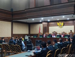 Eks Dirut Bakti Ngaku Kaget Plate Minta Rp 500 Juta/Bulan untuk Anak Buah