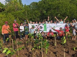 Dukung Net Zero Emission, Elnusa Petrofin Tanam 1.062 Pohon Trembesi