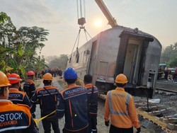 Update! Evakuasi Gerbong KA di Sentolo Kulon Progo, Tinggal 6 Gerbong