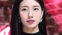 7 Gaya Suzy Serba Hitam Saat Preskon Drakor Doona, Bajunya Disebut Aneh
