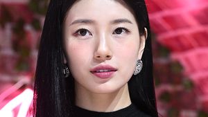 7 Gaya Suzy Serba Hitam Saat Preskon Drakor Doona, Bajunya Disebut Aneh