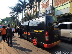 Gegana Sterilisasi Lokasi Ledakan Diduga Bom di Setiabudi Jaksel Gegana Sterilisasi Lokasi Ledakan Diduga Bom di Setiabudi Jaksel