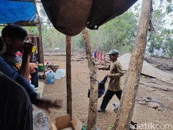 Hujan Akhirnya Guyur Kampung Gunungkidul Siang Ini, Warga Senang!