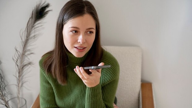 Ilustrasi/Foto: Freepik.com Fakta mengenai audio journaling, salah satu bentuk latihan perawatan diri