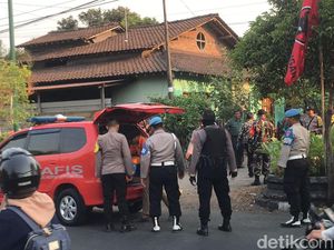 Inafis Bawa Koper Biru-Bungkusan Plastik dari Rumah di Patangpuluhan Jogja Inafis Bawa Koper Biru-Bungkusan Plastik dari Rumah di Patangpuluhan Jogja