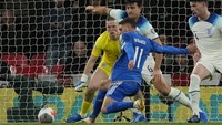 Tak ada gol lain sampai pertandingan usai, Inggris menang 3-1. Kemenangan ini memastikan Inggris lolos ke putaran final tahun depan, memimpin Grup C dengan 16 poin. AP/Frank Augstein  