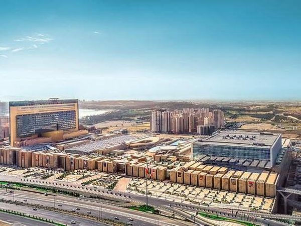 Penampakan Mal Raksasa yang Butuh 3 Hari buat Menjelajahinya