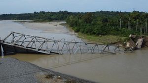 Jembatan Baja di Nagan Raya Aceh Ambruk