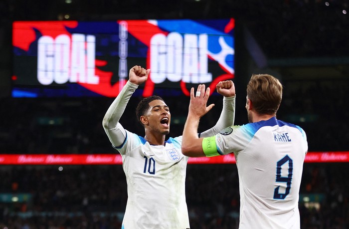 Soccer Football - Euro 2024 Qualifier - Group C - England v Italy - Wembley Stadium, London, Britain - October 17, 2023 England's Harry Kane celebrates scoring their third goal with Jude Bellingham REUTERS/Carl Recine