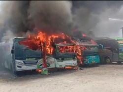 Garasi PO Bus di Cirebon Kebakaran, Lima Unit Bus Ludes Dilalap Api