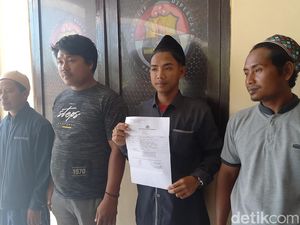 Sekdes di Sampang yang Pukul Pemuda saat Ricuh Tarkam Jadi Tersangka Sekdes di Sampang yang Pukul Pemuda saat Ricuh Tarkam Jadi Tersangka