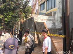 Damkar: Ledakan di Setiabudi Diduga dari Bom yang Dikubur
