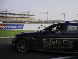 Loris Capirossi Girang Jadi Sopir Safety Car BMW M5 CS, Bisa Ngedrift Loris Capirossi Girang Jadi Sopir Safety Car BMW M5 CS, Bisa Ngedrift