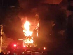 Kebakaran Hebat Terjadi di Permukiman di Jalan Pongtiku Makassar