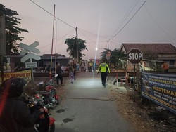 Avanza Tertabrak KA di Perlintasan Tanpa Penjaga Lamongan, 3 Orang Tewas