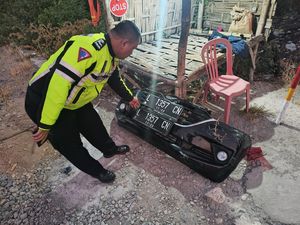 Kecelakaan Kereta Vs Mobil di Lamongan: Kronologi dan Jumlah Korban Kecelakaan Kereta Vs Mobil di Lamongan: Kronologi dan Jumlah Korban