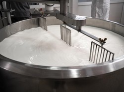 Bagaimana Cara Pasteurisasi? Proses Sterilisasi yang Menekan Kerusakan Protein