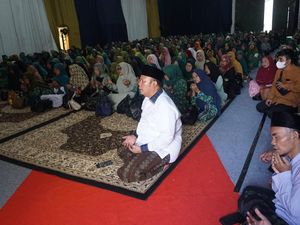 Ribuan Nahdliyin di Bandung Doakan Pasangan AMIN Jelang Daftar ke KPU