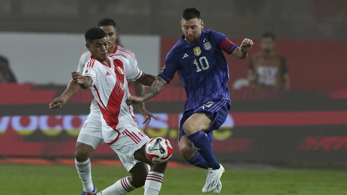 Argentina menang 2-0 atas Peru dalam Kualifikasi Piala Dunia 2026 berkat dua gol Lionel Messi (Foto: AP/Guadalupe Pardo)