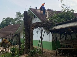 Rumah hingga SD di Cigombong Bogor Rusak Akibat Angin Kencang