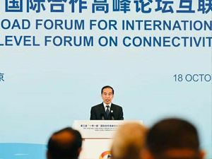Di Depan Pengusaha China, Jokowi Pamer RI Bangun 2.000 Km Tol
