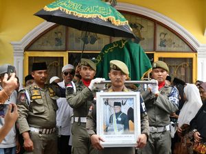 Eks Gubsu Syamsul Arifin Dimakamkan di Langkat Eks Gubsu Syamsul Arifin Dimakamkan di Langkat