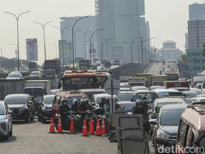 Proyek Kolam Retensi di Lenteng Agung Bikin Macet