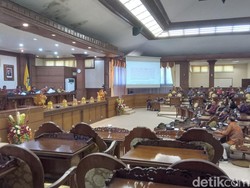 RAPBD 2024 Menyusut, 2 Fraksi DPRD Bali Singgung Pungutan Wisatawan Asing