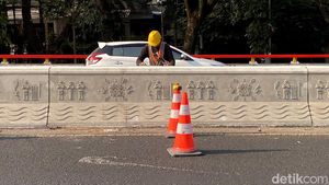 Pembatas Flyover Mochtar Kusumaatmadja Dipasangi Ornamen Khas Sunda