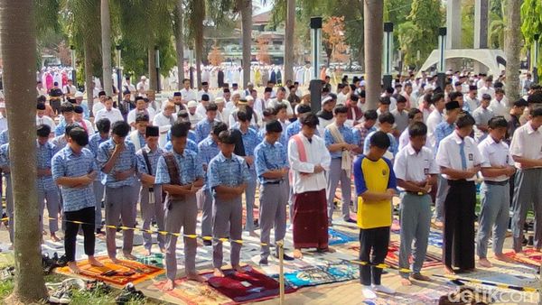 Momen Warga Ciamis Salat Istisqa Meminta Hujan
