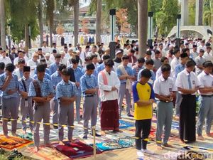 Momen Warga Ciamis Salat Istisqa Meminta Hujan
