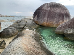 Sering Terlewat, Ini Hidden Gem Pantai Laskar Pelangi