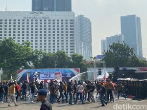 Polda Metro Gelar Simulai Pengamanan Antisipasi Ricuh di TPS Pemilu Polda Metro Gelar Simulai Pengamanan Antisipasi Ricuh di TPS Pemilu