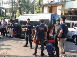 Tim DVI Identifikasi Korban Tewas Ledakan Diduga Bom di Jaksel Tim DVI Identifikasi Korban Tewas Ledakan Diduga Bom di Jaksel