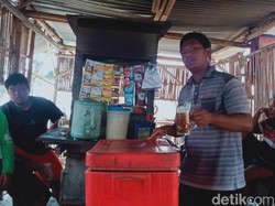 Es Kristal Pabrikan Langka di Klaten, Pedagang Buru Es Batu Rumahan