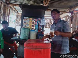Es Kristal Pabrikan Langka di Klaten, Pedagang Buru Es Batu Rumahan Es Kristal Pabrikan Langka di Klaten, Pedagang Buru Es Batu Rumahan