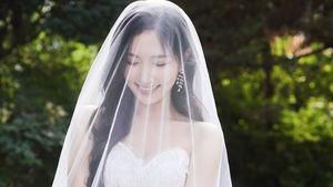 7 Foto Yookyung, Mantan Personel Apink yang Nikah Usai Fokus Kuliah