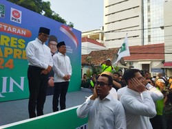 Anies-Cak Imin Disambut Kumandang Azan di Markas PKB