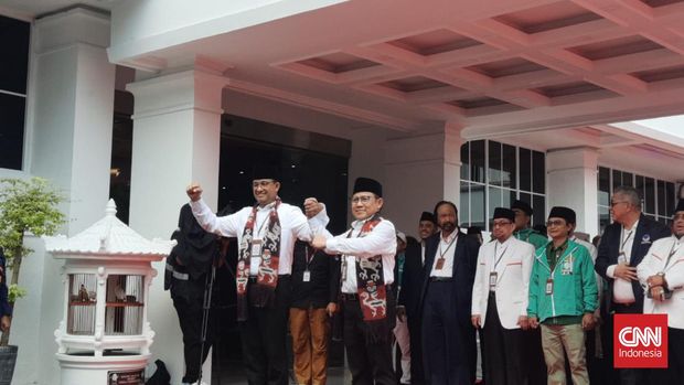 Pasangan Anies Muhaimin tiba di KPU. CNN Indonesia/Yulia Adiningsih