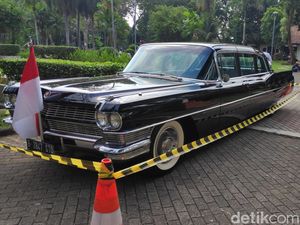 Mobil Dinas Sukarno Pemberian John F. Kennedy Antar Ganjar ke KPU Mobil Dinas Sukarno Pemberian John F. Kennedy Antar Ganjar ke KPU
