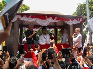 Saat Lautan Relawan Antar Ganjar-Mahfud Daftar Capres-Cawapres ke KPU