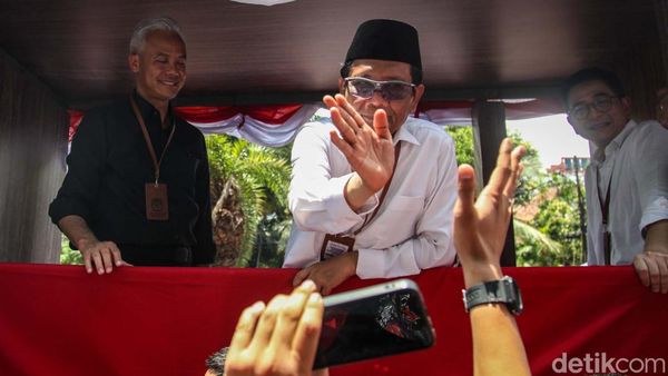 Siap Daftar Pilpres, Ganjar-Mahfud Sapa Pendukung