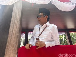 Mahfud Pakai Kemeja Putih yang Dijahit untuk Pilpres 2019 Bareng Jokowi