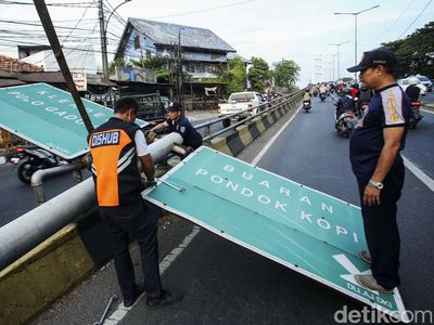 Goyah Tertiup Angin, Tiang Rambu Lalu Lintas di BKT Dibongkar