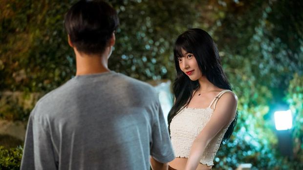DOONA! (L to R) Yang Se-jong as Lee Won-jun, Bae Suzy as Lee Doona in DOONA! Cr. Kim Seung-wan/Netflix © 2023