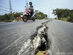 Hati-hati! Jalan Rusak di Kalimalang Cikarang Banyak Makan Korban