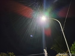 Mak Cles! Gerimis Turun di Wonosari Gunungkidul Malam Ini