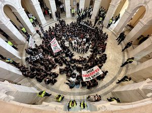 Terobos Gedung Kongres AS, Warga Yahudi Tuntut Gencatan Senjata di Gaza